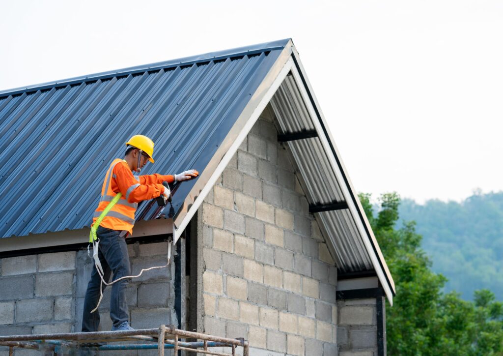 Roofer prosecuted for failing to cooperate with HSE
